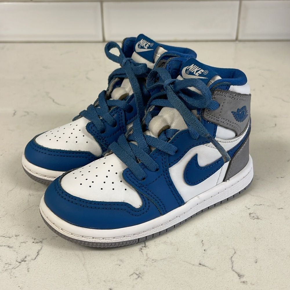 AIR JORDAN 1 HIGH OG TRUE BLUE LIFESTYLE SHOE High-Top Sneakers FD1413-410 TD 8